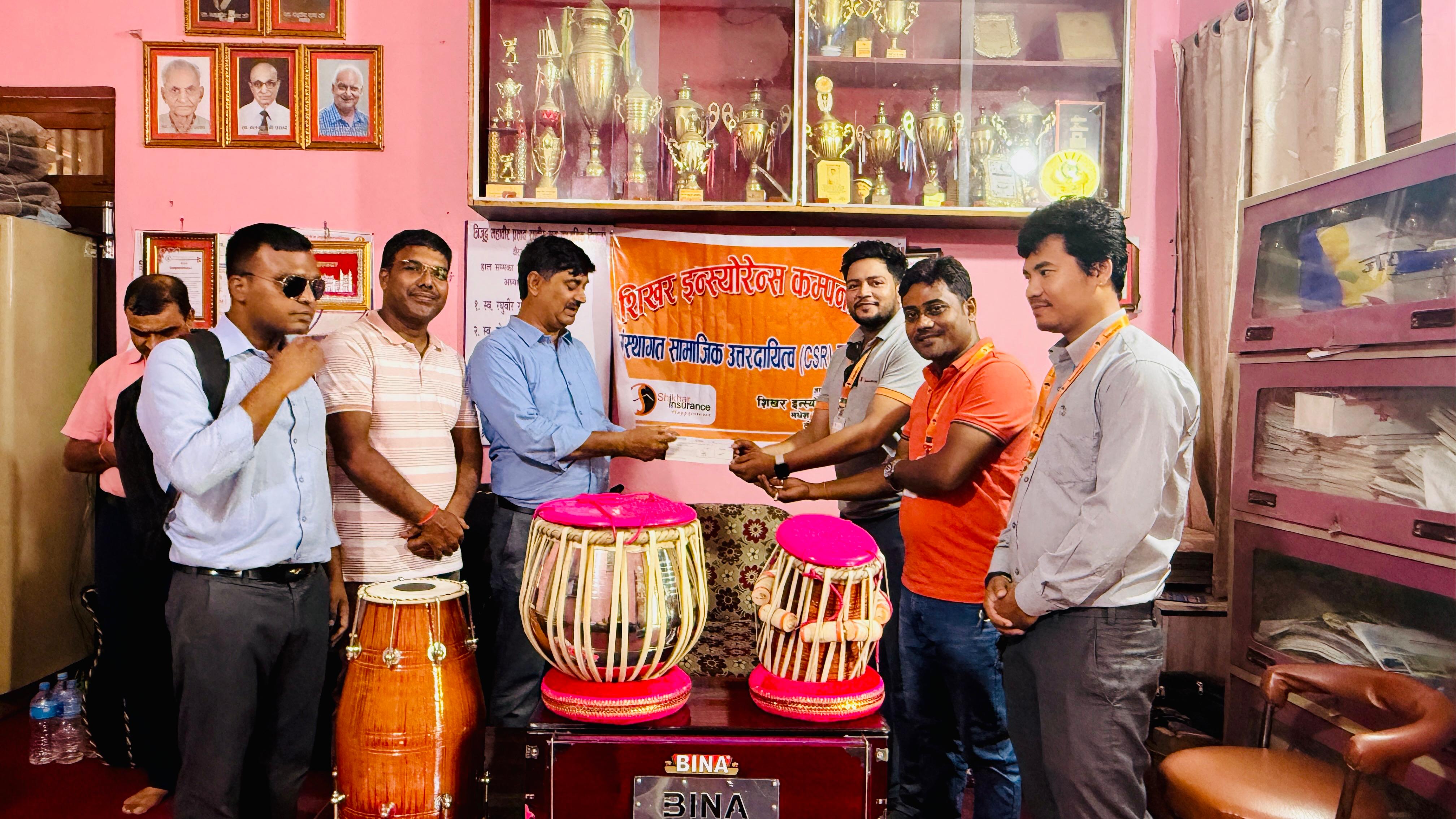 शिखर इन्स्योरेन्सद्धारा सामाजिक उत्तदरायित्व अन्तर्गत दृष्टिबिहीन बालबालिकाहरूको लागि वाद्ययन्त्रहरू प्रदान